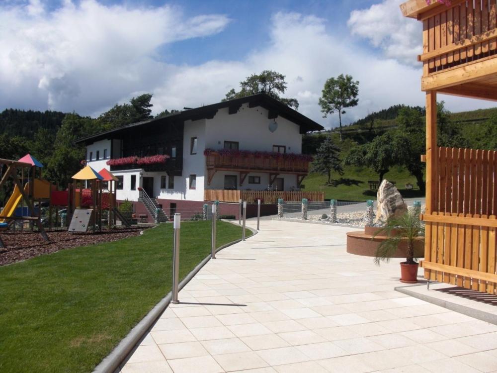 Hotel Panoramadorf Saualpe à Eberstein Extérieur photo