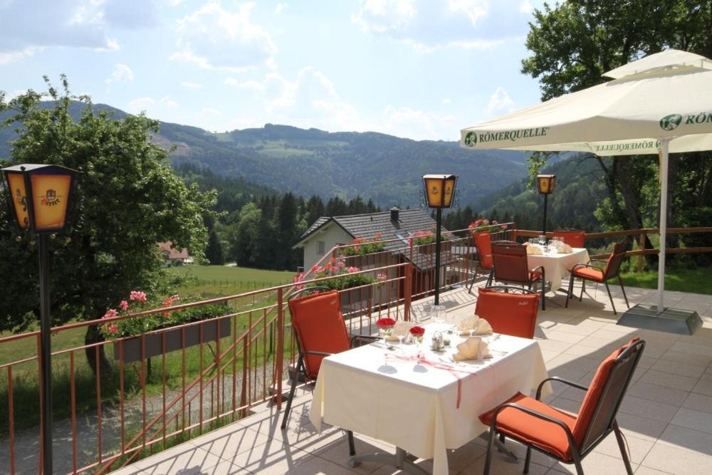 Hotel Panoramadorf Saualpe à Eberstein Extérieur photo