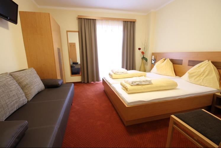 Hotel Panoramadorf Saualpe à Eberstein Extérieur photo