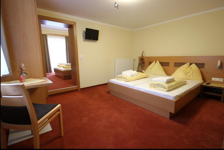 Hotel Panoramadorf Saualpe à Eberstein Extérieur photo