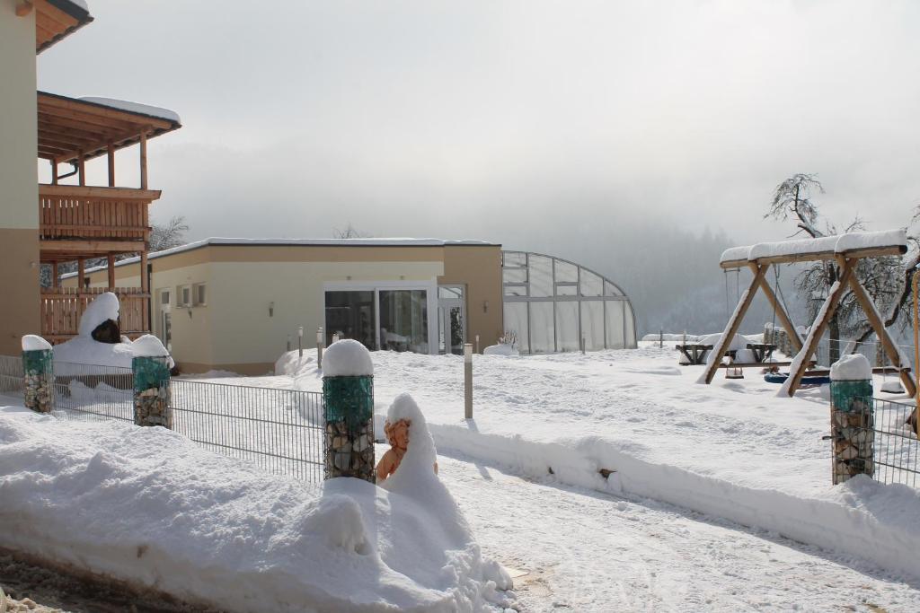 Hotel Panoramadorf Saualpe à Eberstein Extérieur photo