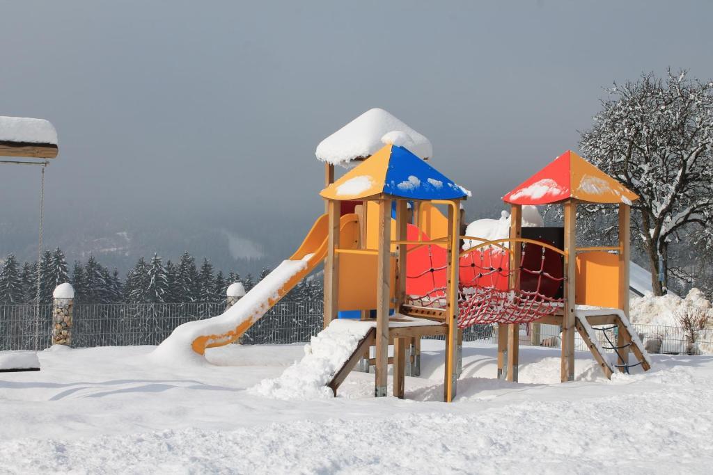 Hotel Panoramadorf Saualpe à Eberstein Extérieur photo