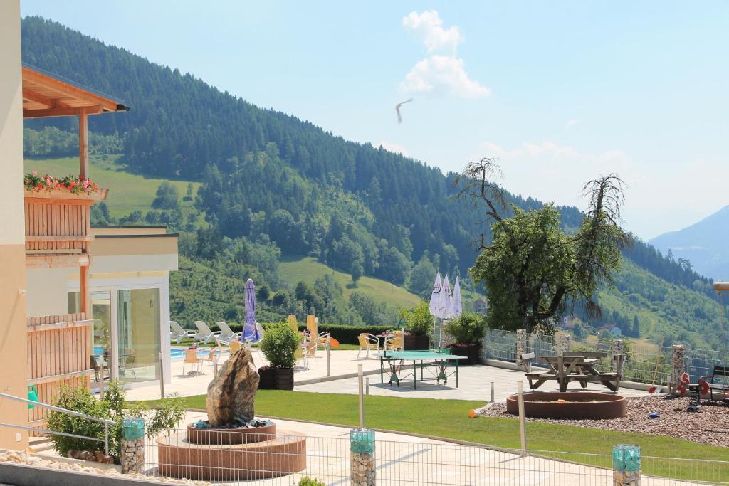 Hotel Panoramadorf Saualpe à Eberstein Extérieur photo