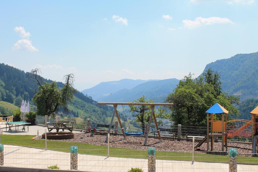 Hotel Panoramadorf Saualpe à Eberstein Extérieur photo