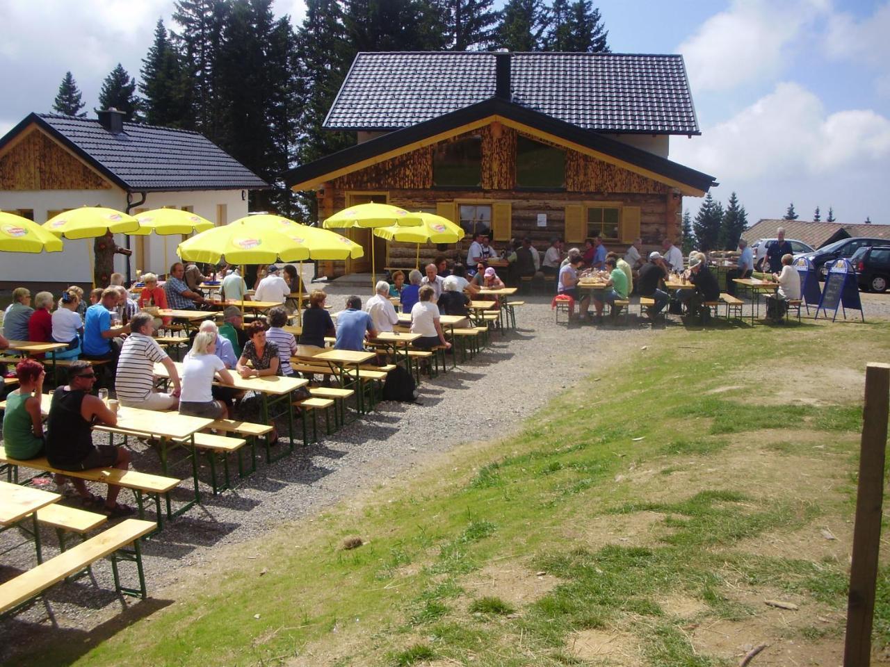 Hotel Panoramadorf Saualpe à Eberstein Extérieur photo